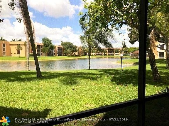 4th image of 5706 Coral Lake Dr #106