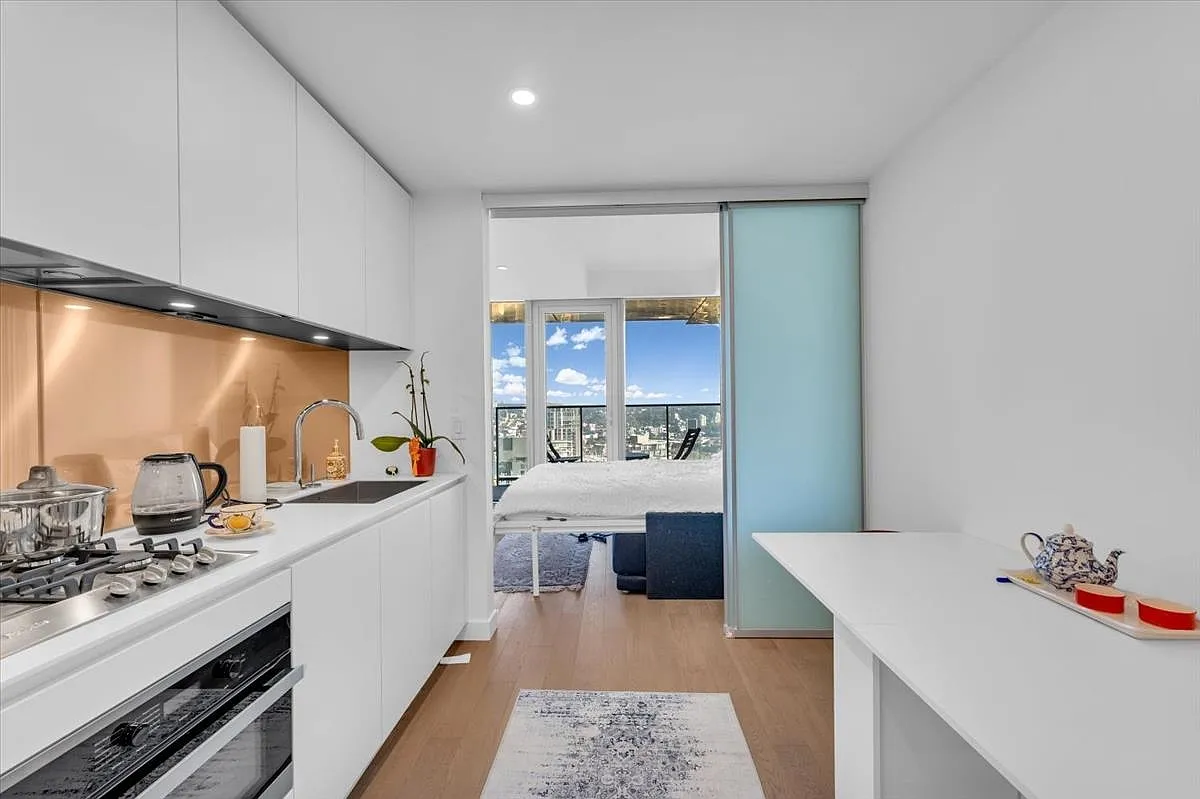 Studio, 367 sqft, $2,600 — Photo 3