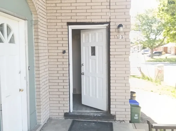 1128 Upper Wellington St #12, Hamilton, ON L9A 3S6