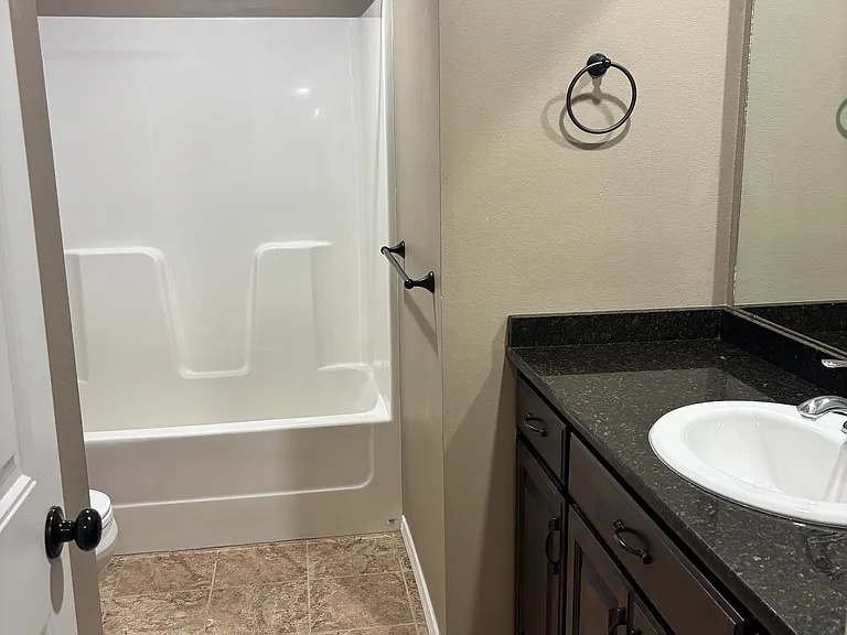1521 Brewster Ln — Photo 17