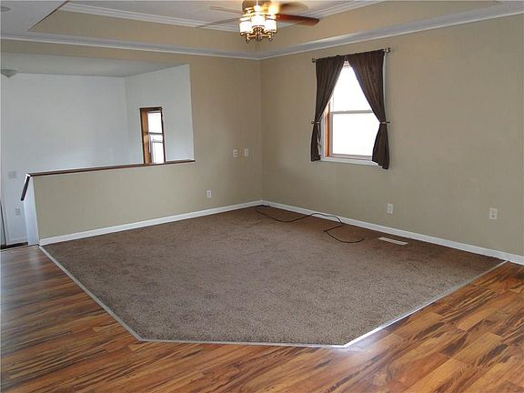 3rd image of 505 W Elm St