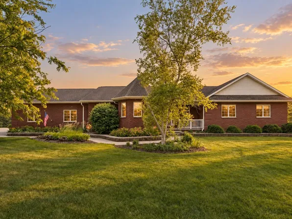 1 W Cedar St, Hilbert, WI 54129