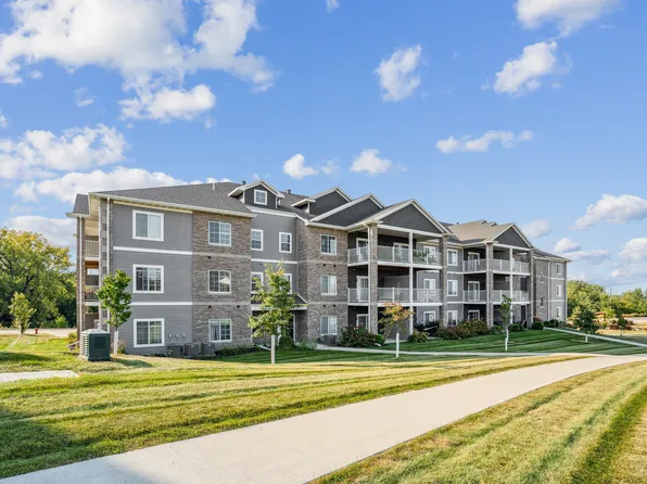 2869 Spring Rose Cir #301, Coralville, IA 52241