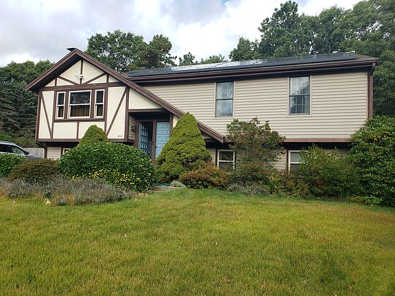 3rd image of 12 Ashberry St