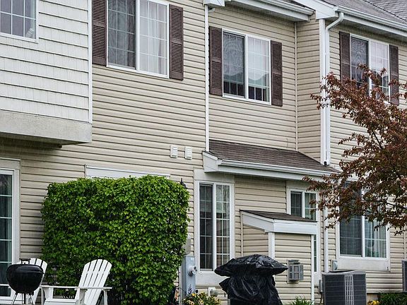2nd image of 206 Wild Meadow Ln