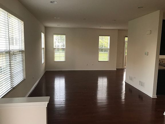 3rd image of 310 Buckingham Ct