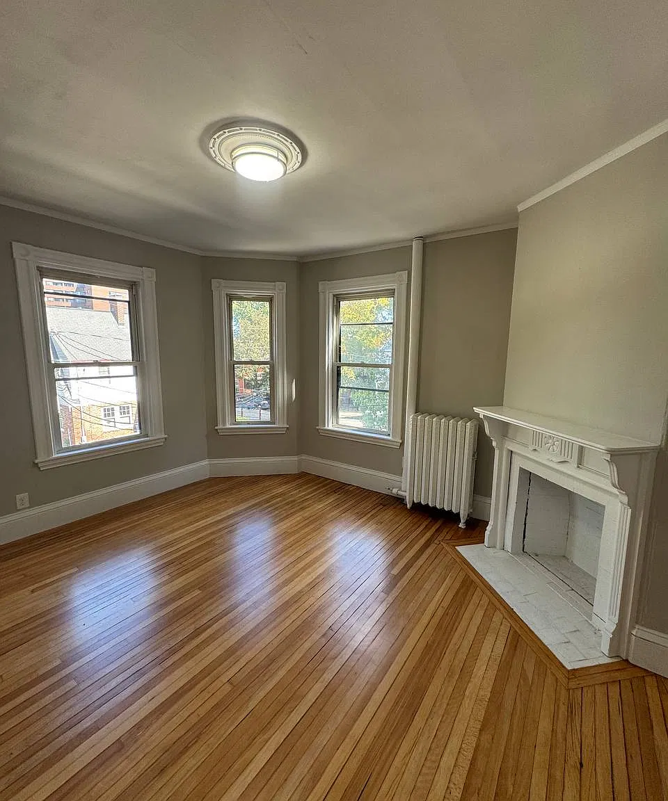 2 bed, 700 sqft, $3,300 — Photo 4