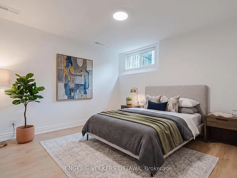 1649 Rosebella Ave #B — Photo 14