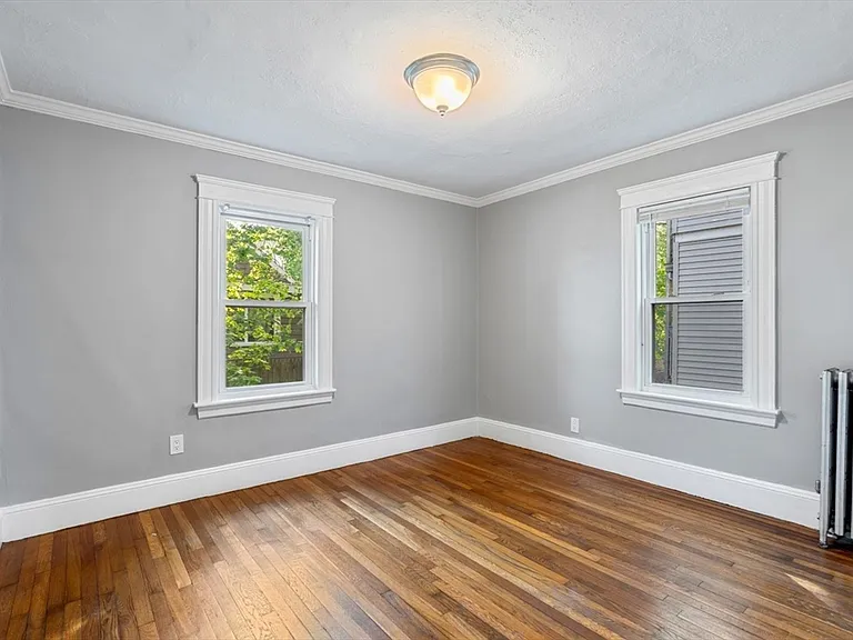 193 Florence St #1R — Photo 15