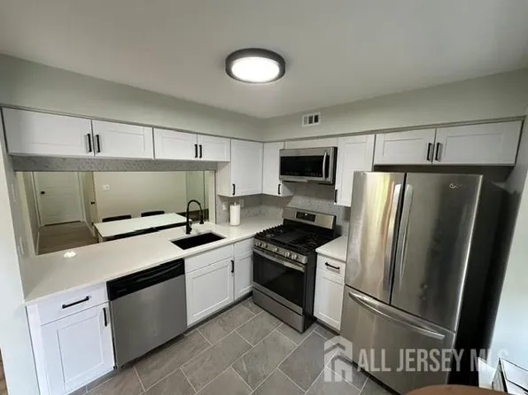 1204 Commons Dr #4, East Brunswick, NJ 08816