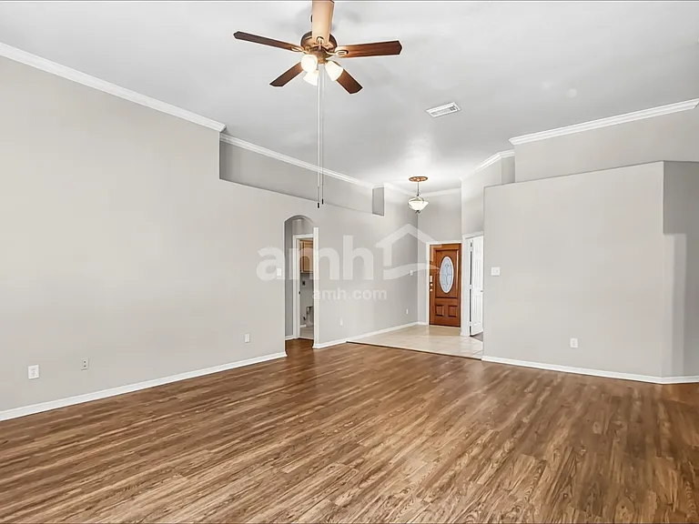 1016 Brazos Ct — Photo 8