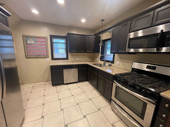 2nd image of 25 Burton St