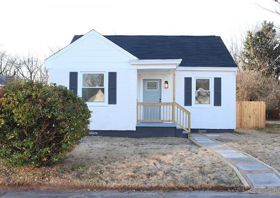 1st image of 2704 Wellington St