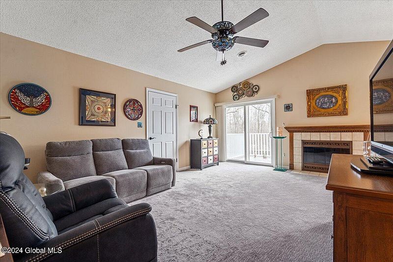 5th image of 902 Cambridge Manor Drive