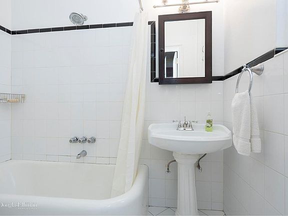 5th image of 339 E 58th St APT 1G