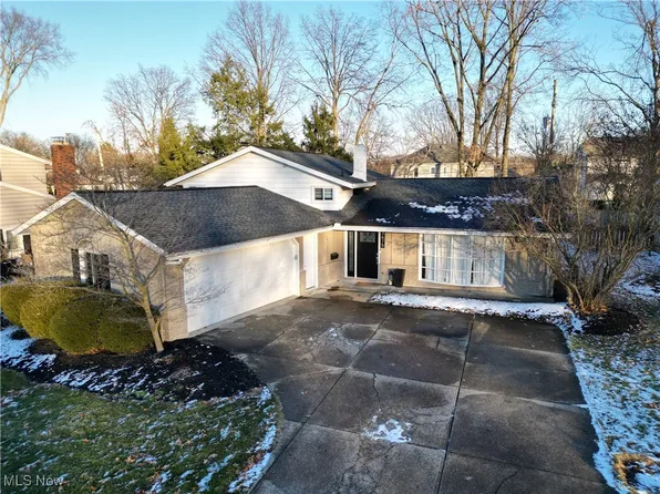 3675 Archwood Dr, Rocky River, OH 44116