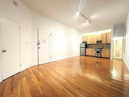 1st image of 410 W End Ave APT 4F