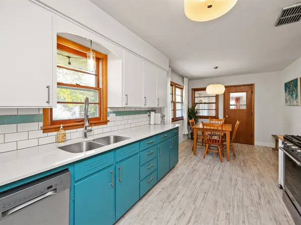 4941 Urbandale Ave, Urbandale, IA 50310