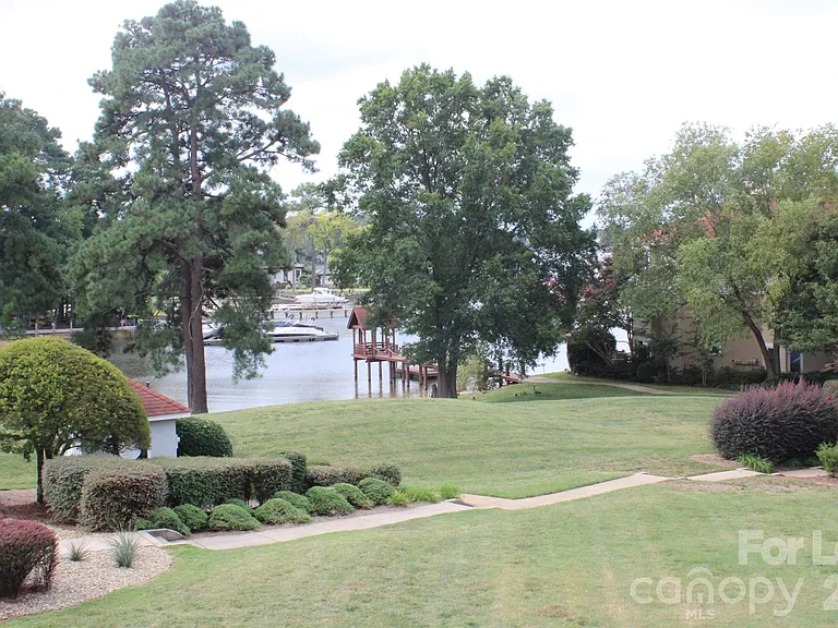 17919 Kings Point Dr #E — Photo 20