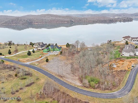 3rd image of W Mountain Dr