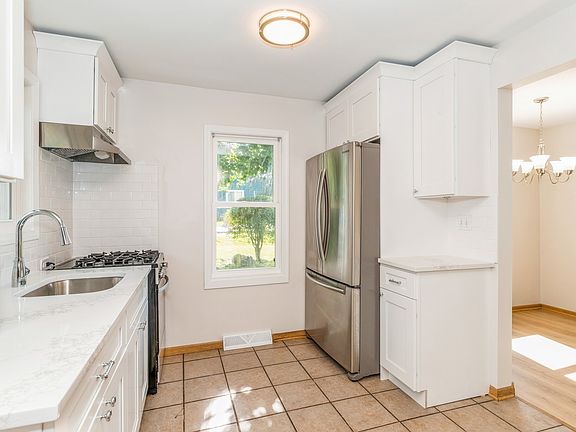 4th image of 700 N Cedarwood Cir