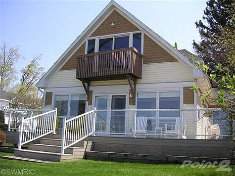 2nd image of 721 N Shore Dr