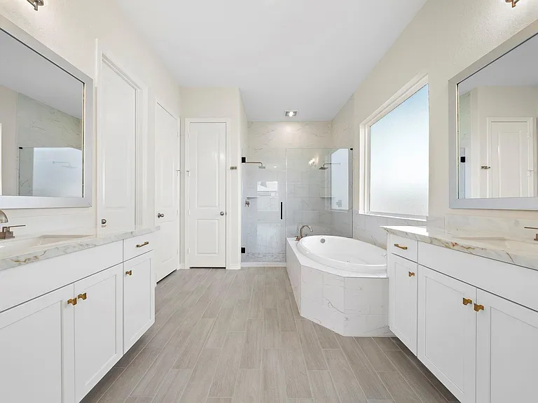 9806 Oakwood Trl — Photo 14