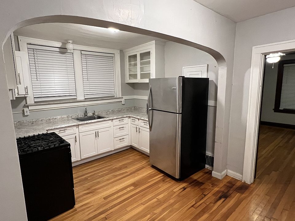 1st image of 4956 Parker Ave #2W