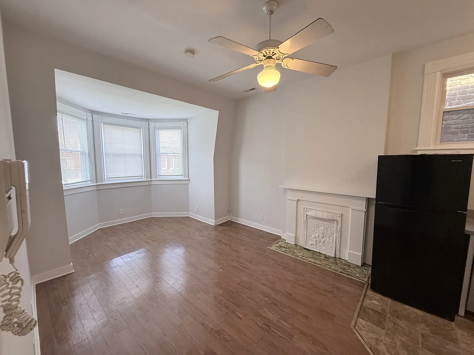 3 bed, $1,600 — Photo 2