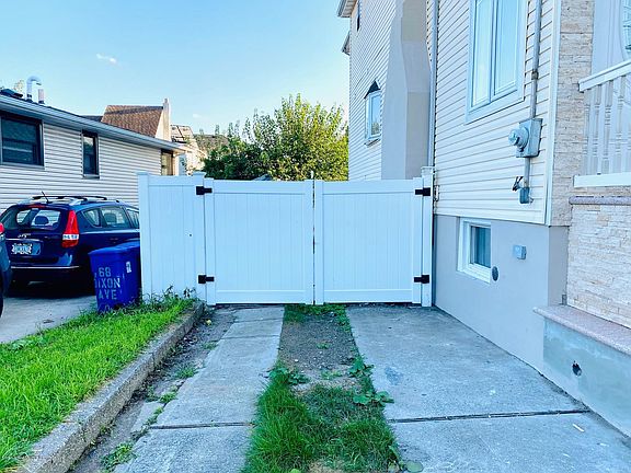 5th image of 72 Dixon Ave