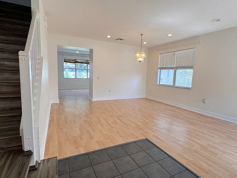 9944 Chorlton Cir — Photo 32