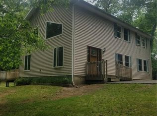 8 Cedar Knoll Dr, Ashaway, RI 02804