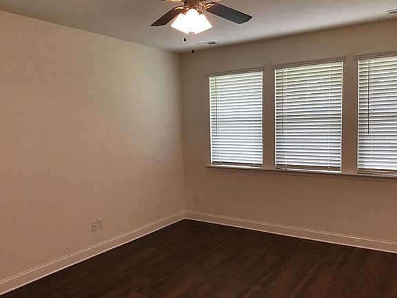 4th image of 4910 Trayton Ave