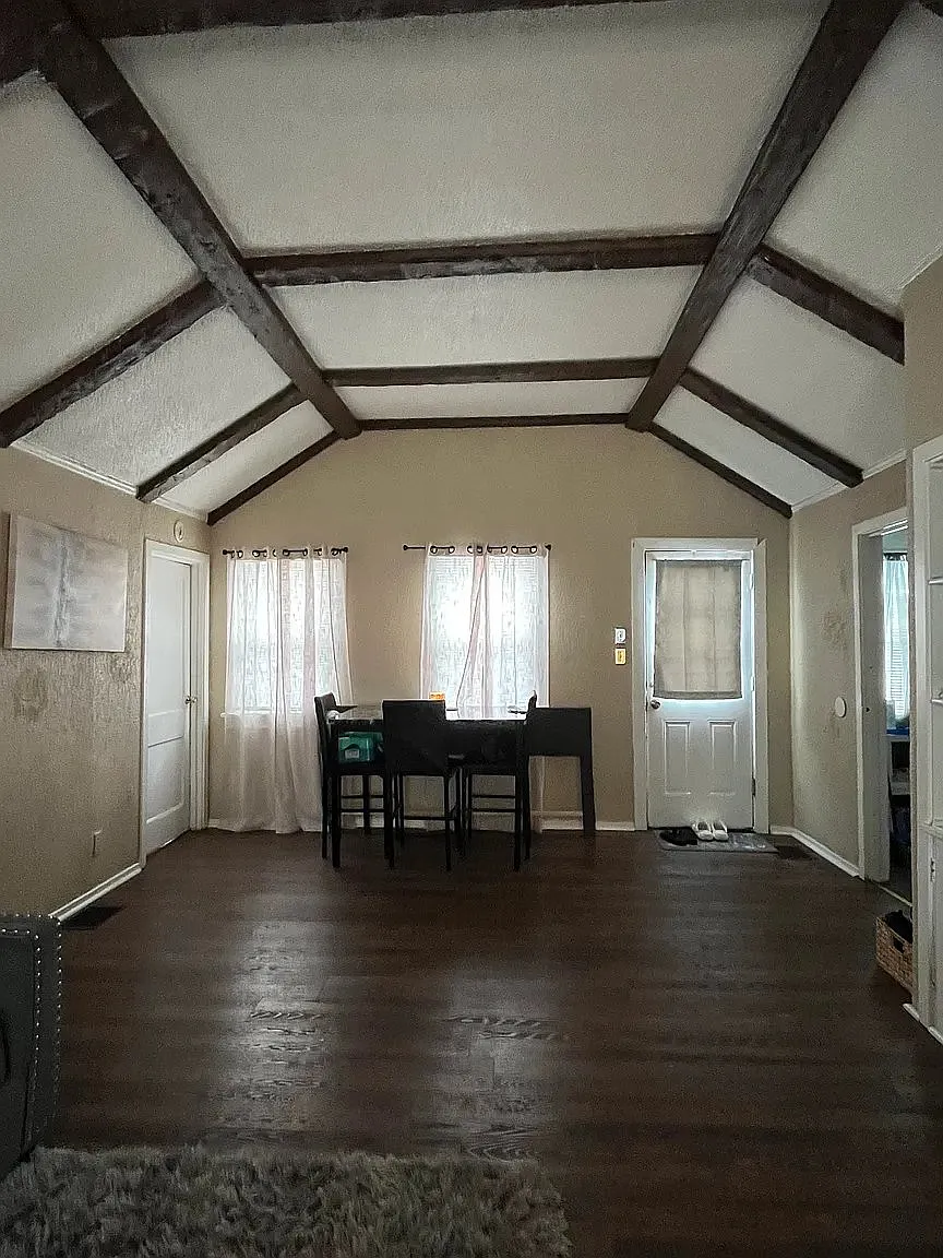 18 Meadowlawn Dr — Photo 2