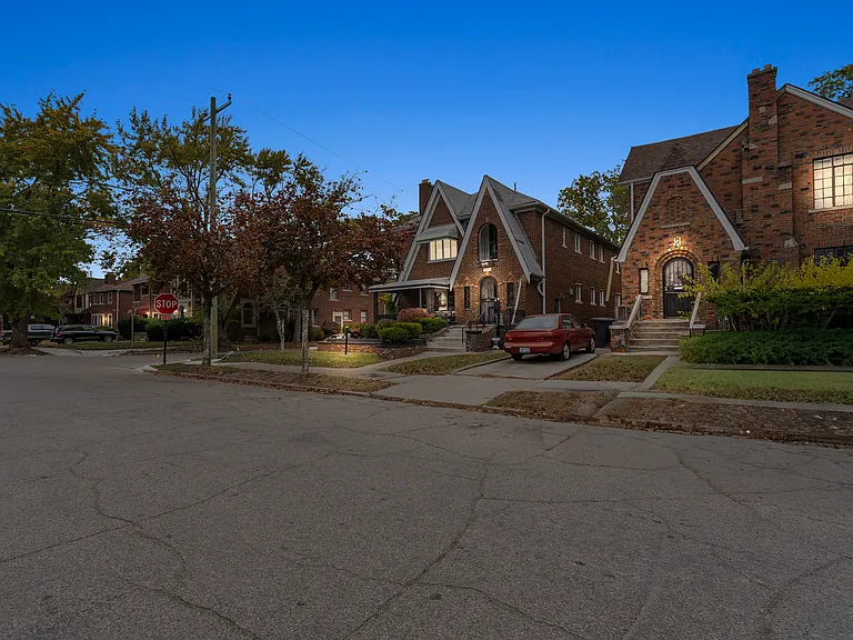 17614 Roselawn St #A & B — Photo 5