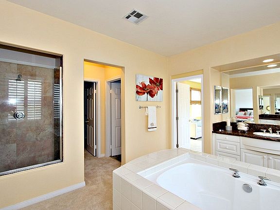 5th image of 2923 E Hillside Dr
