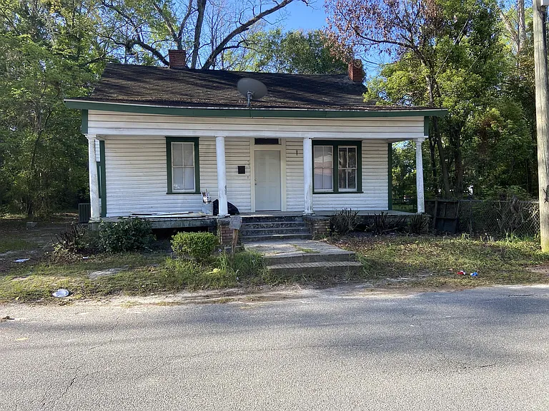 907 W Magnolia St — Photo 1