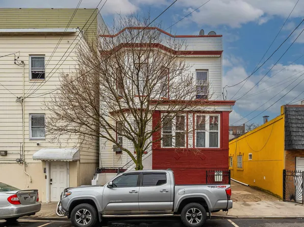 413 51st St, West New York, NJ 07093