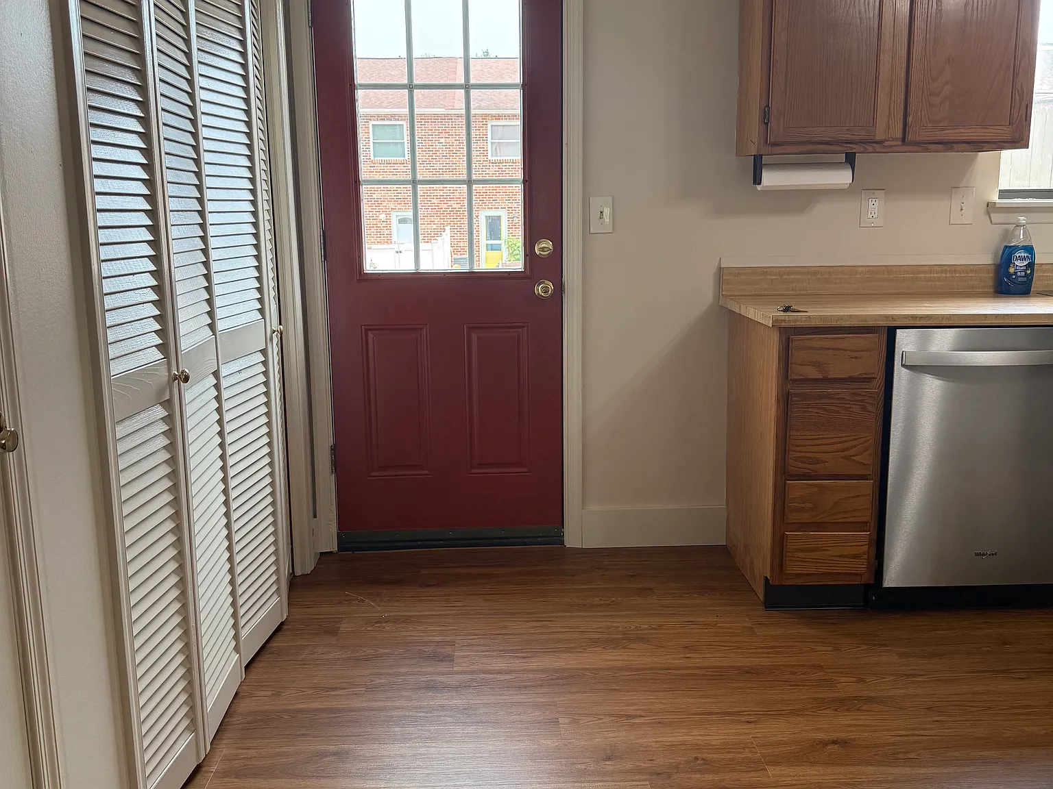 3 bed, 1300 sqft, $2,250 — Photo 3