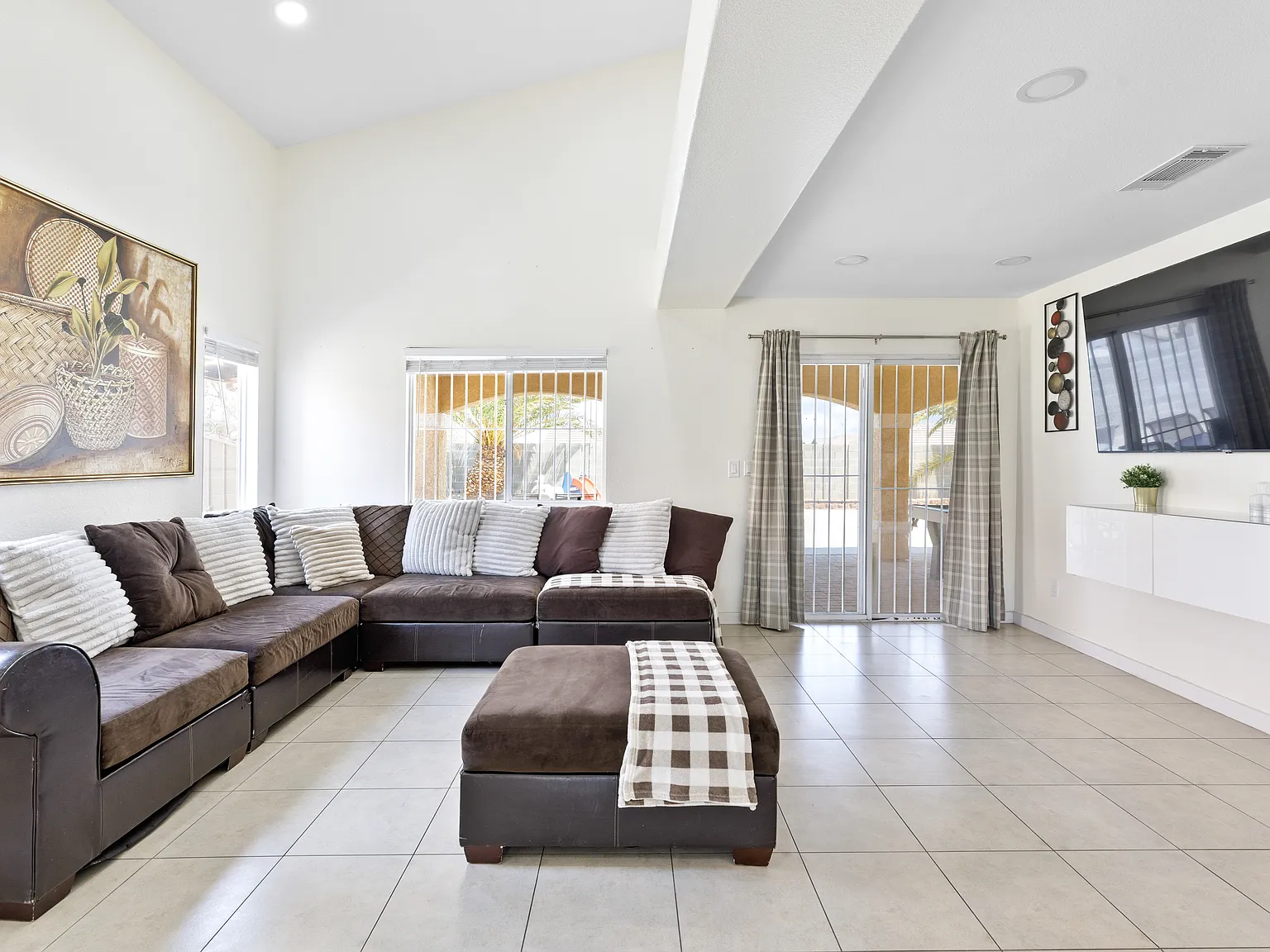 4 bed, 2.5 bath, 1727 sqft, $3,150 — Photo 4