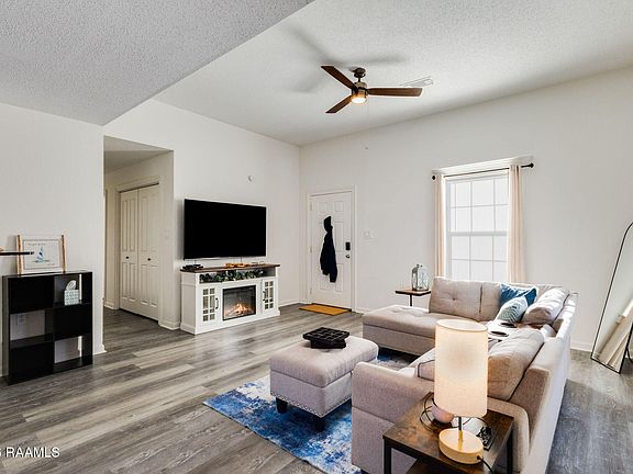 3rd image of 1014 Carolyn Rose Dr