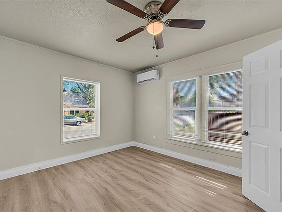 2nd image of 305 NW 23rd St APT 201