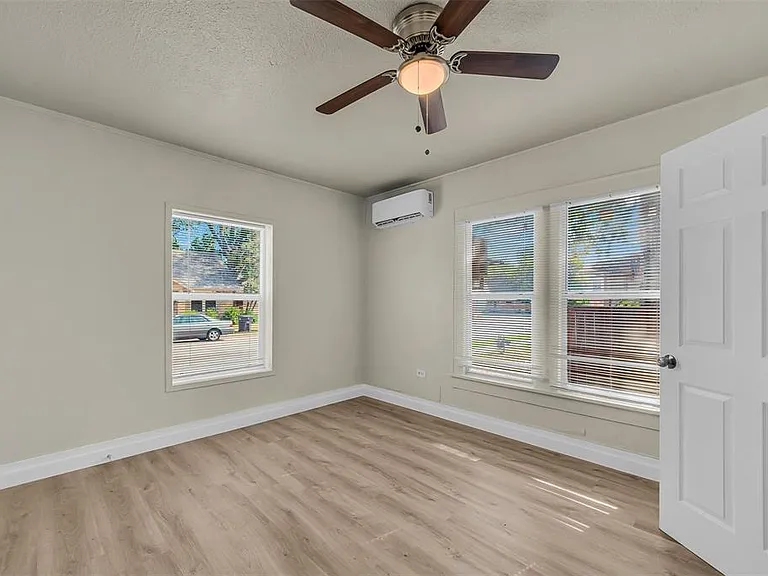 305 NW 23rd St #201 — Photo 2