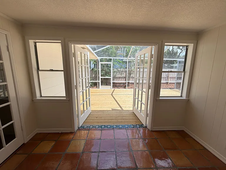 3126 W Harbor View Ave — Photo 8