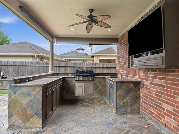 3rd image of 2210 Dali Ln