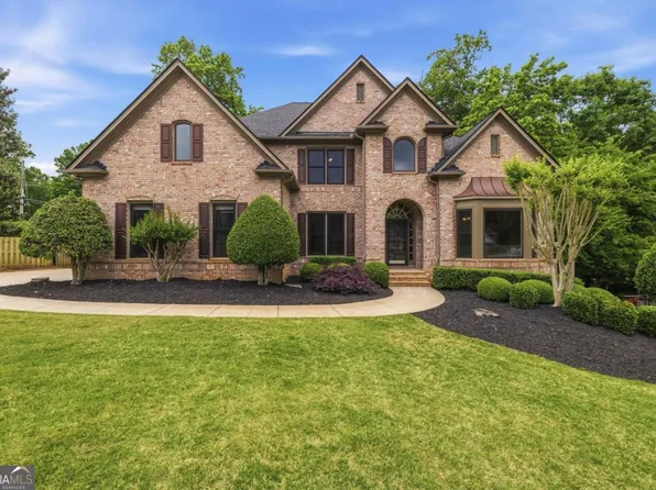 215 Lynwood Ct, Roswell, GA 30075