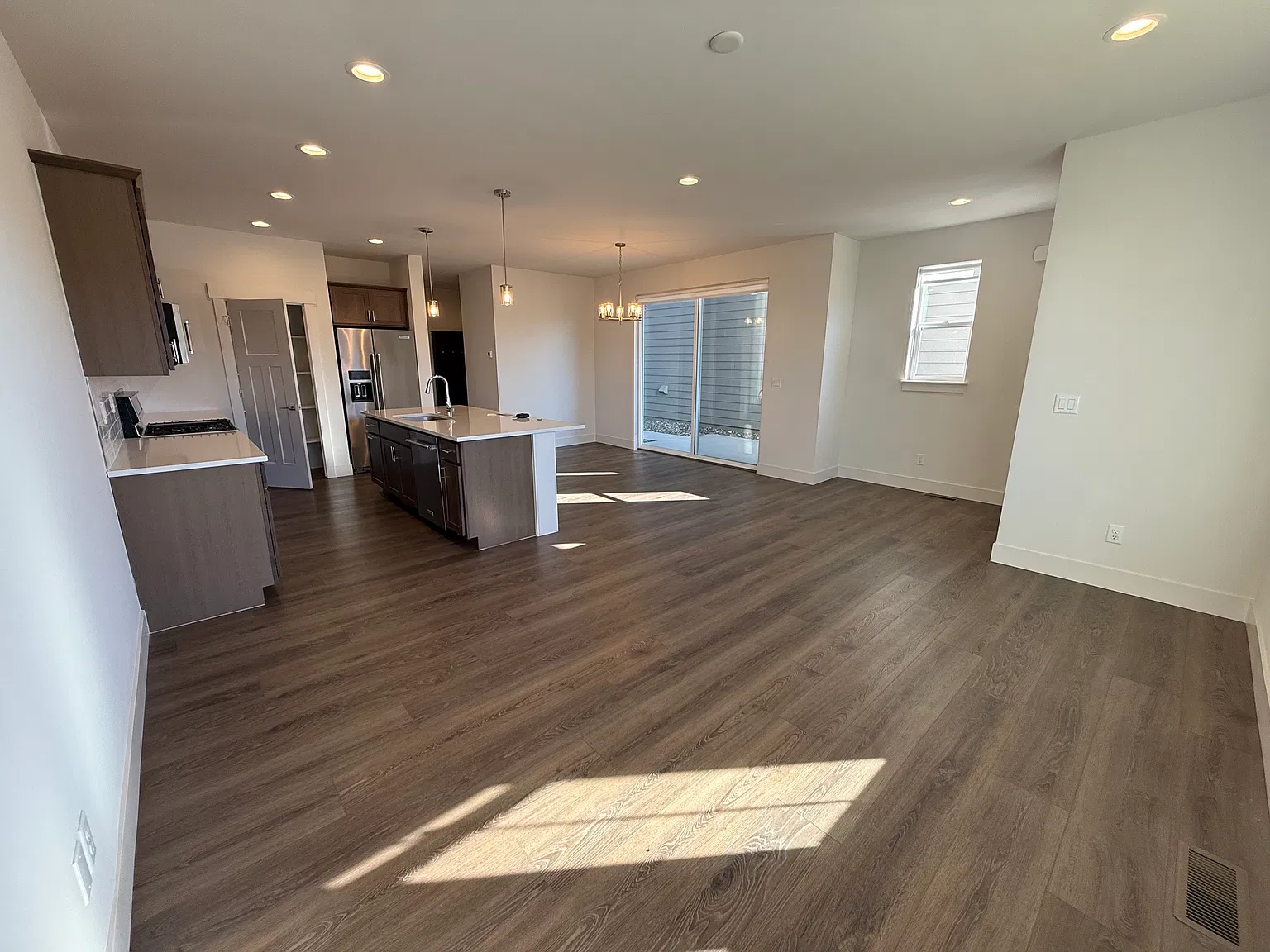 3 bed, 2.5 bath, 1851 sqft, $2,800 — Photo 4