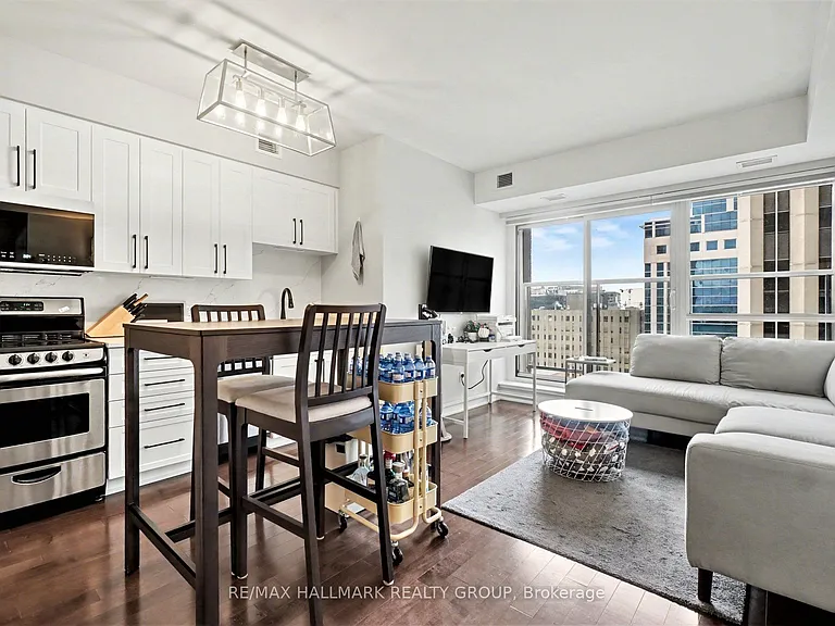 40 Nepean St #1502 — Photo 11