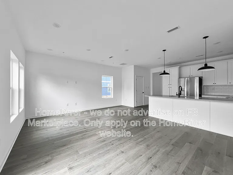 228 Clement Loop — Photo 11