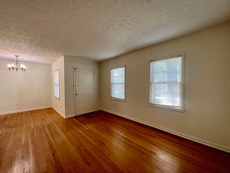1384 Woodston Rd — Photo 3